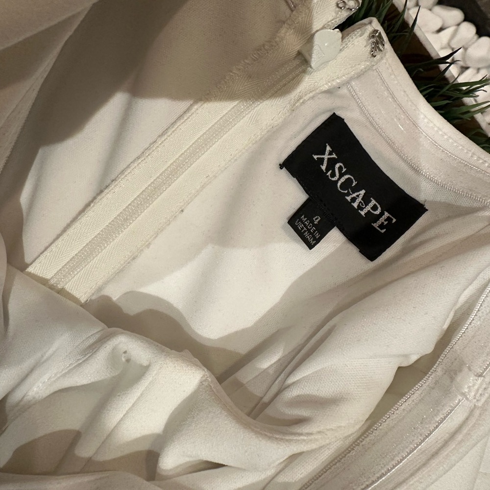 Xscape Strapless off shoulder white jumpsuit size 4 - Picture 7 of 8